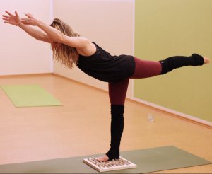 Yoga mit Kathrin und Fußreflexzonenmassage Brett Big Foot